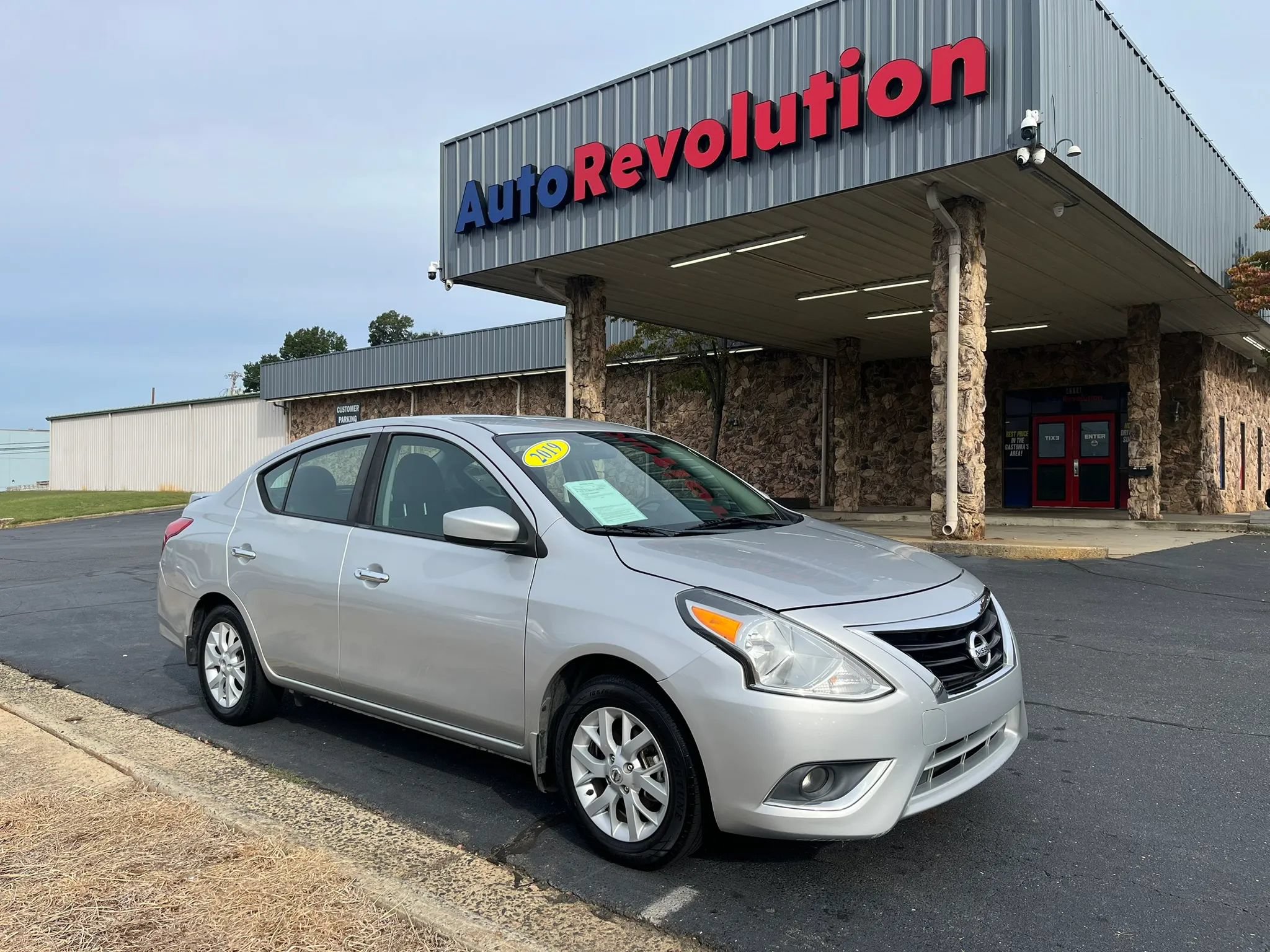 Used 2019 Nissan Versa SV w/ SV Special Edition Package FWD image 1