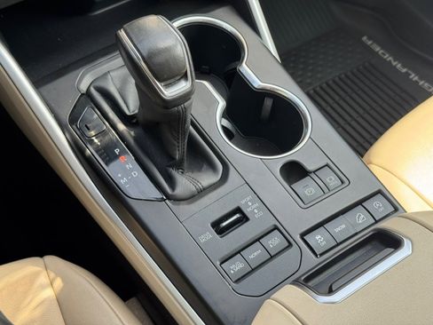 Used 2020 Toyota Highlander XLE image 70