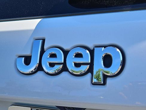 Used 2021 Jeep Grand Cherokee Limited w/ Premium Lighting Group AWD/4WD image 30
