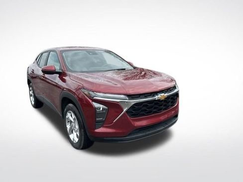 Used 2024 Chevrolet Trax LS w/ LS Convenience Package image 8