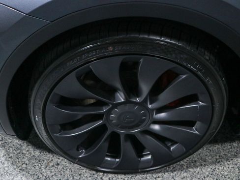 Used 2023 Tesla Model Y Performance AWD/4WD image 11