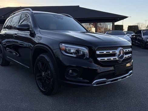 Used 2021 Mercedes-Benz GLB 250 4MATIC w/ Premium Package image 13