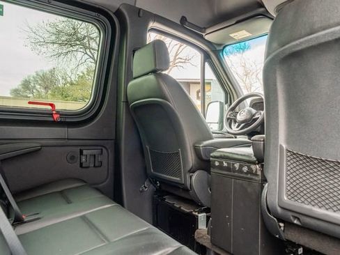 Used 2019 Mercedes-Benz Sprinter 2500 image 36