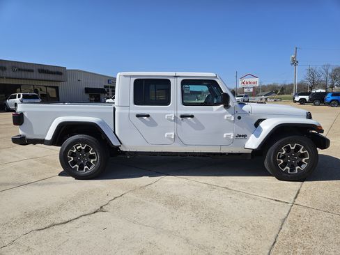 New 2026 Jeep Gladiator Sport AWD/4WD image 7