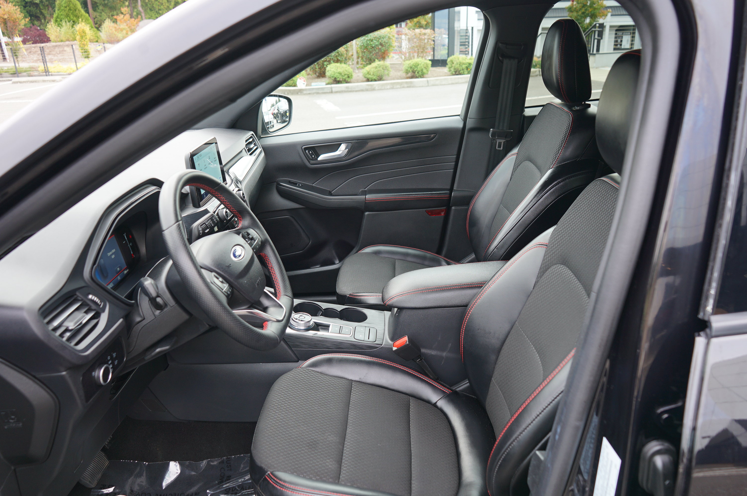 Used 2025 Ford Escape ST-Line AWD/4WD image 17
