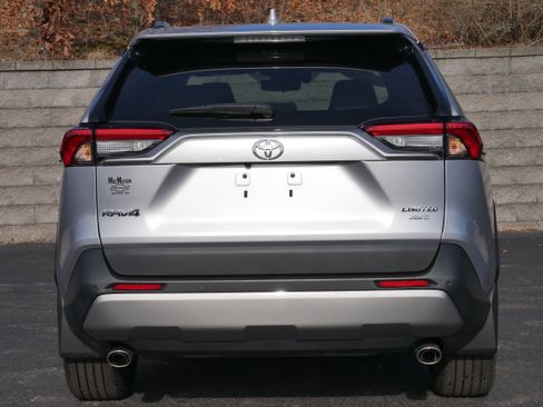 Used 2022 Toyota RAV4 Limited image 5
