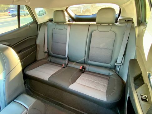 Certified 2025 Chevrolet Trax LT w/ Driver Confidence Package image 21