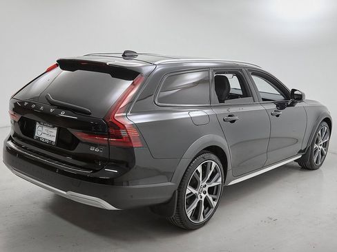 Certified 2024 Volvo V90 B6 Cross Country Ultimate image 10