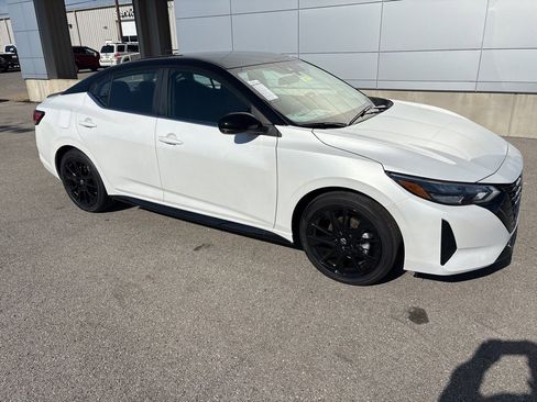 New 2025 Nissan Sentra SR w/ Midnight Edition image 1