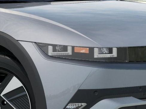 New 2025 Hyundai Ioniq 5 SE image 9