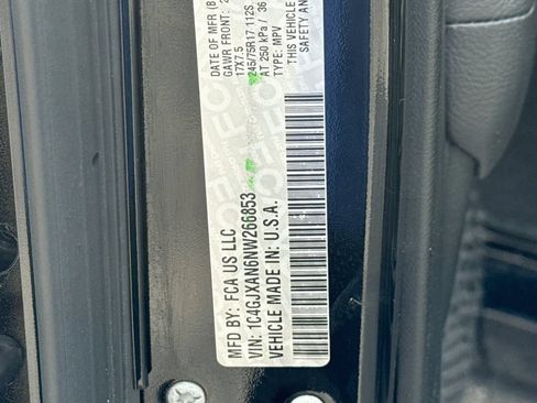 Used 2022 Jeep Wrangler Sport AWD/4WD image 32