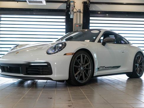 Certified 2024 Porsche 911 Carrera T RWD image 1
