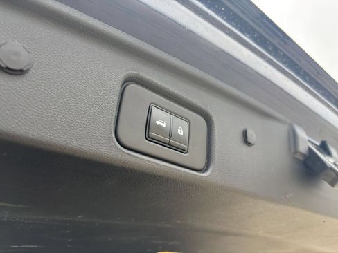 Used 2025 Nissan Pathfinder SV AWD/4WD image 23