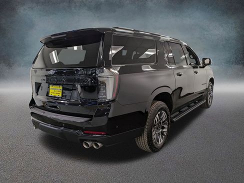 Used 2026 Chevrolet Suburban Z71 w/ Comfort Package AWD/4WD image 4