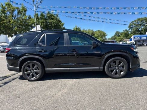 Used 2025 Honda Pilot Sport image 3