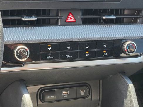 Used 2025 Kia Sportage LX FWD image 28