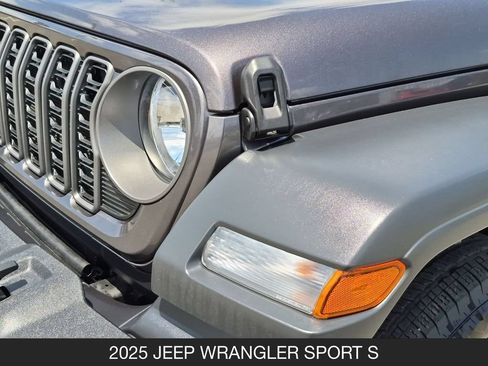 Used 2025 Jeep Wrangler Unlimited Sport AWD/4WD image 10