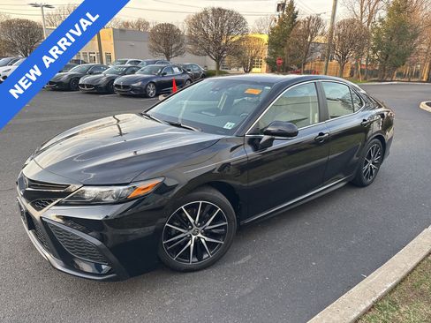 Used 2023 Toyota Camry SE w/ Blackout Package (TMS) image 5