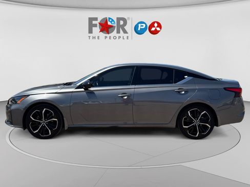 Used 2024 Nissan Altima 2.5 SR FWD image 2