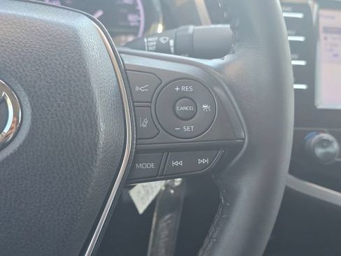 Used 2020 Toyota Camry SE w/ Blackout Package FWD image 27