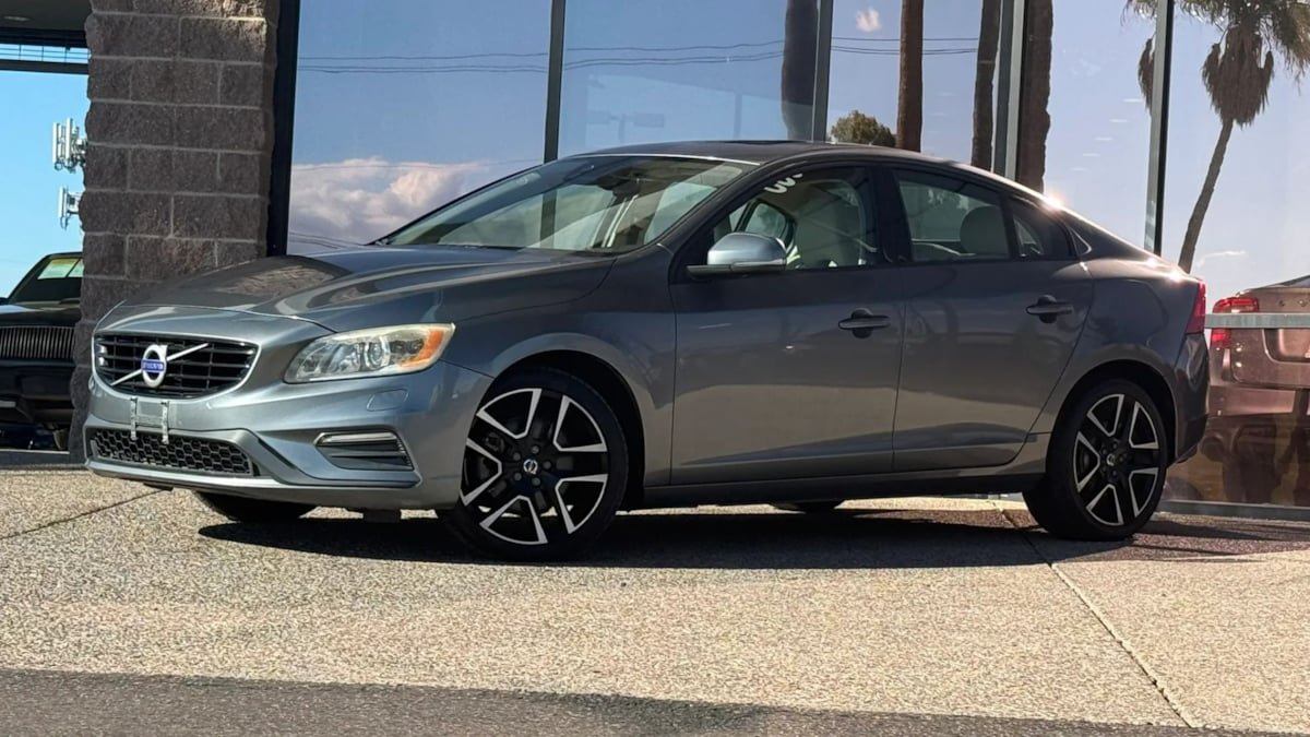 Used 2017 Volvo S60 T5 Dynamic FWD image 3