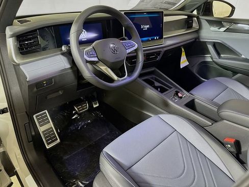 New 2026 Volkswagen Tiguan SE R-Line FWD image 5