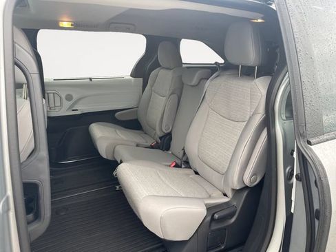 Used 2025 Toyota Sienna LE w/ LE Plus Package FWD image 13