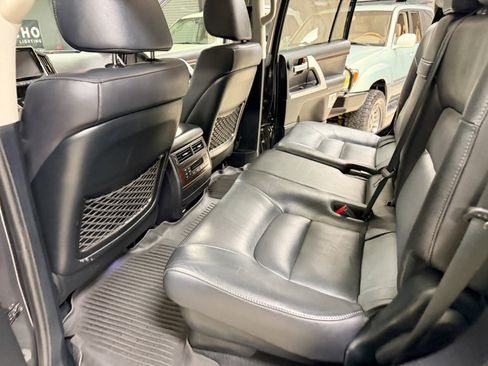 Used 2019 Toyota Land Cruiser image 18