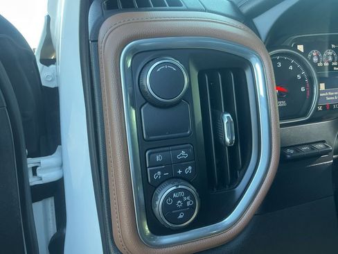 Used 2019 Chevrolet Silverado 1500 High Country w/ Technology Package image 11