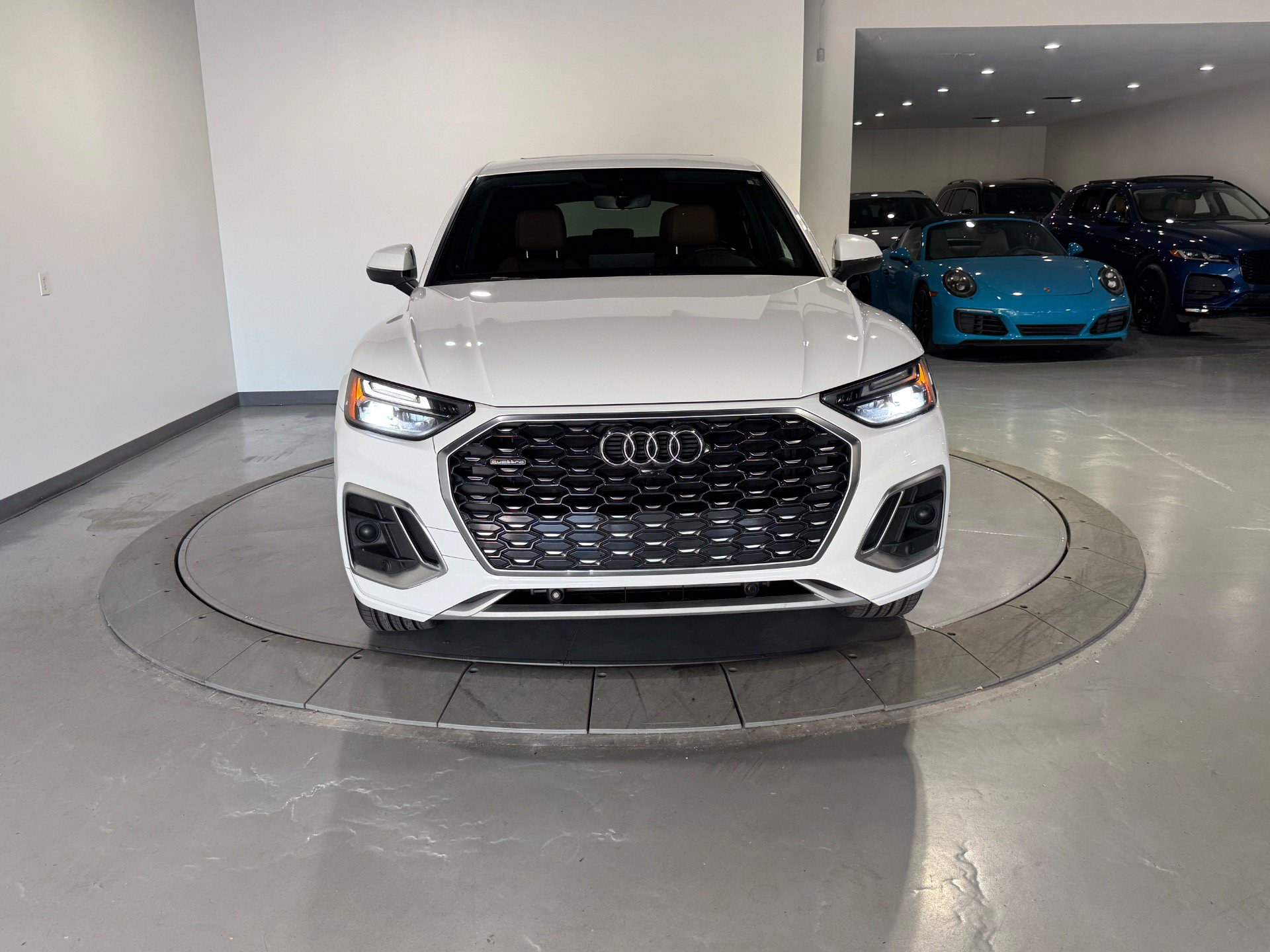 Used 2023 Audi Q5 2.0T Premium w/ Convenience Package AWD/4WD image 4