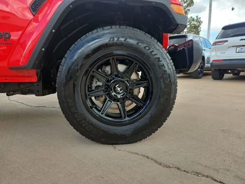 Used 2023 Jeep Gladiator Sport AWD/4WD image 9
