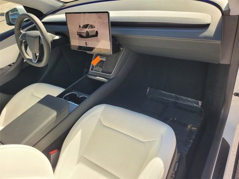 Used 2026 Tesla Model Y Long Range image 18