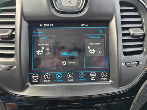 Used 2018 Chrysler 300 S image 19