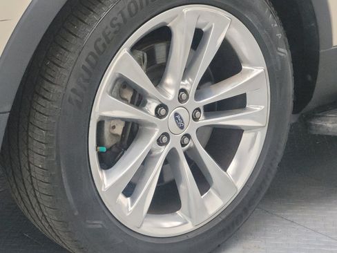 Used 2018 Ford Explorer XLT w/ Equipment Group 202A FWD image 31