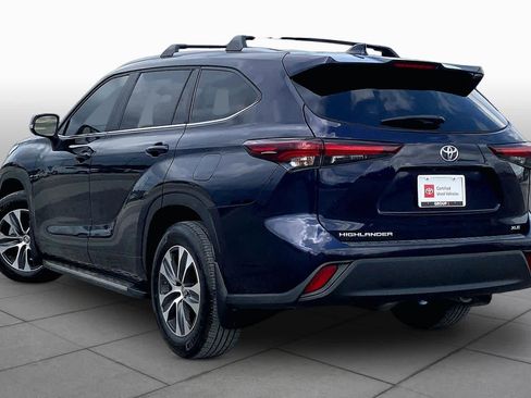 Used 2024 Toyota Highlander XLE FWD image 12