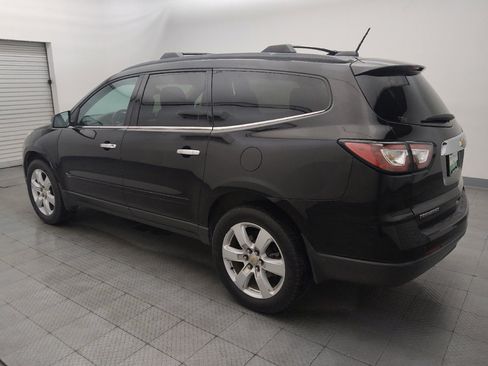 Used 2017 Chevrolet Traverse LT w/ Style and Technology Package FWD image 3