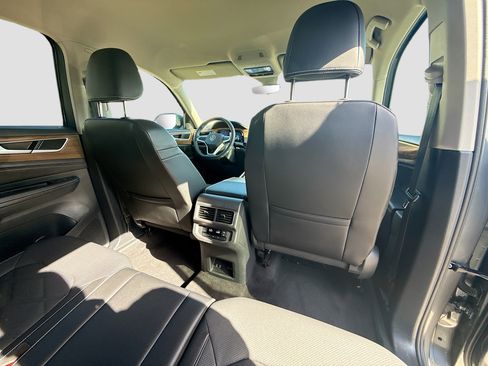 Used 2024 Volkswagen Atlas SE image 30