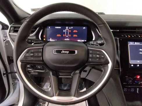 Used 2024 Jeep Grand Cherokee L Laredo image 14