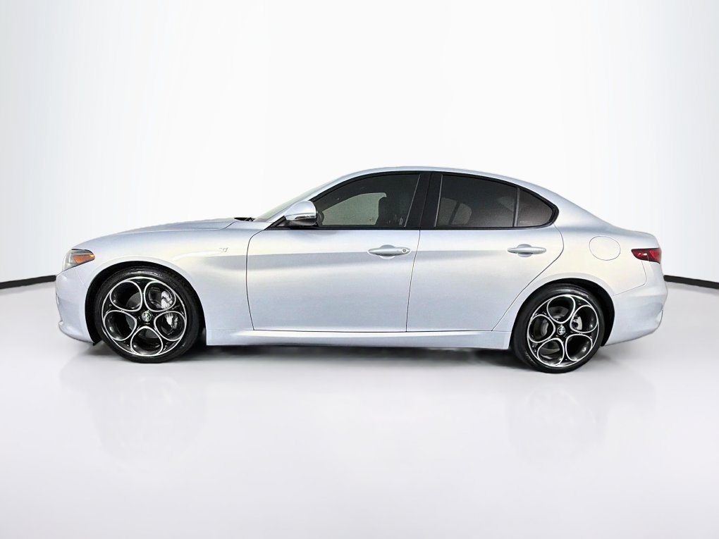Used 2022 Alfa Romeo Giulia Ti RWD image 6