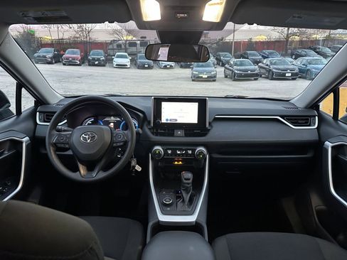 Used 2025 Toyota RAV4 LE image 32