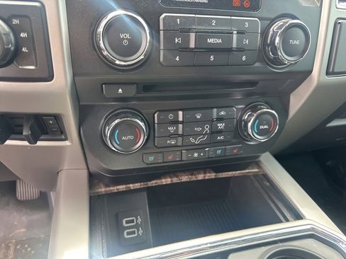 Used 2017 Ford F250 Lariat w/ Lariat Ultimate Package AWD/4WD image 24