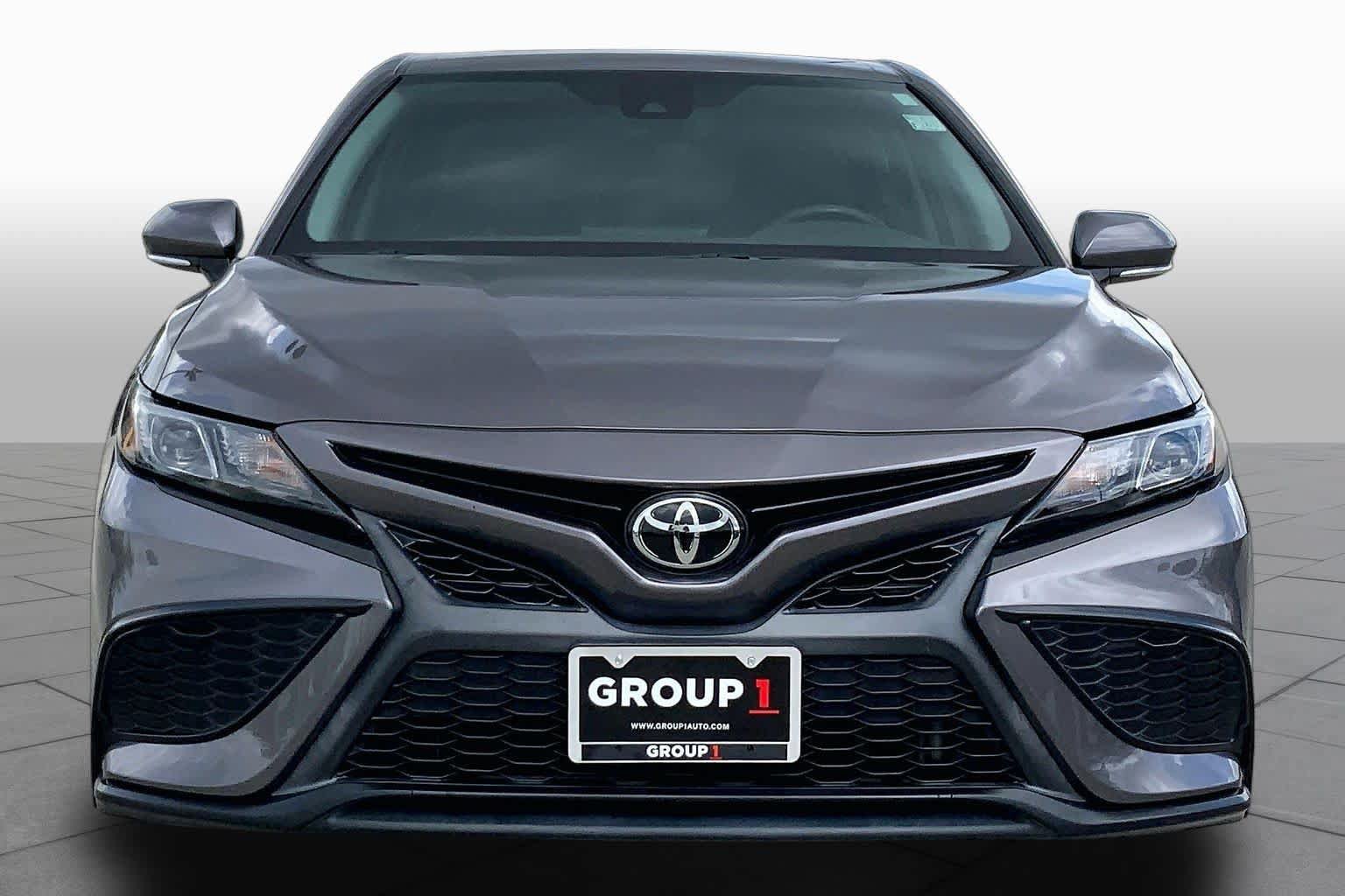 Used 2022 Toyota Camry SE FWD image 4