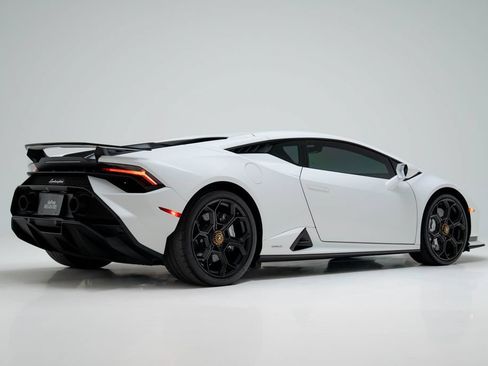 Used 2023 Lamborghini Huracan Tecnica RWD image 3