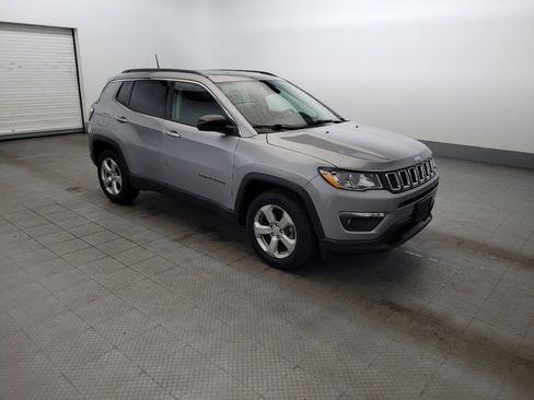 Used 2018 Jeep Compass Latitude FWD image 11