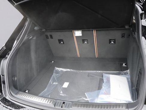 New 2026 Porsche Macan image 17