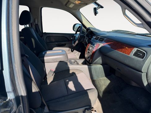 Used 2010 Chevrolet Suburban LS w/ Interior Plus Package image 15