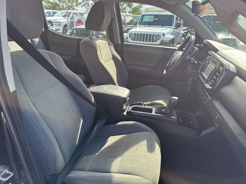 Used 2018 Toyota Tacoma SR image 21