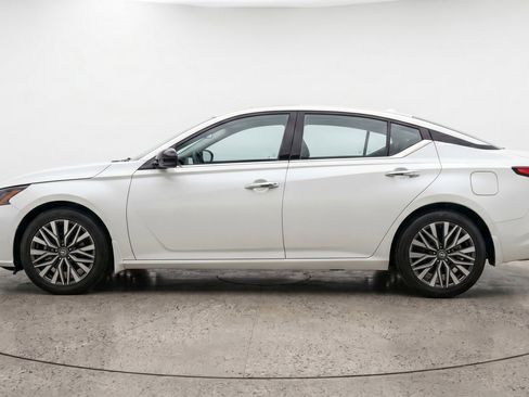 Used 2025 Nissan Altima 2.5 SV FWD image 5