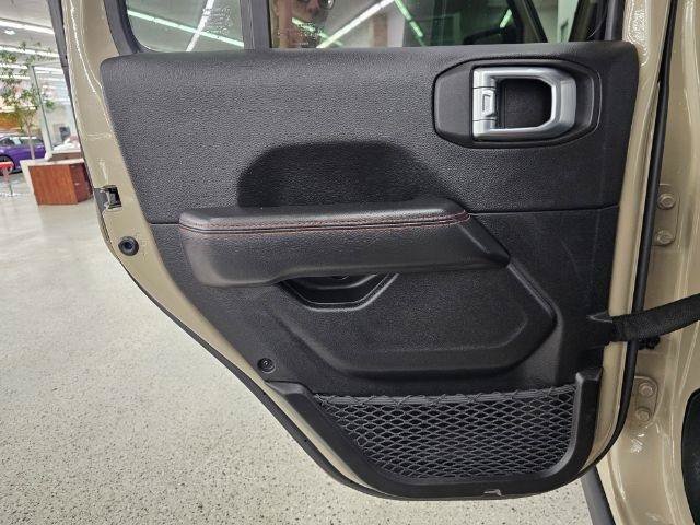Used 2022 Jeep Gladiator Rubicon w/ Cold Weather Group AWD/4WD image 29