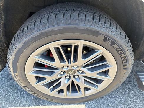 Used 2025 Ford Expedition Max Platinum w/ Stealth Performance Package image 17